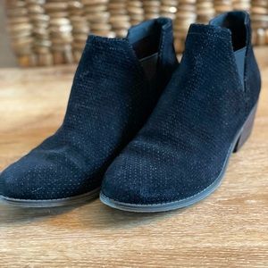 VGUC Vintage Crown black suede booties
